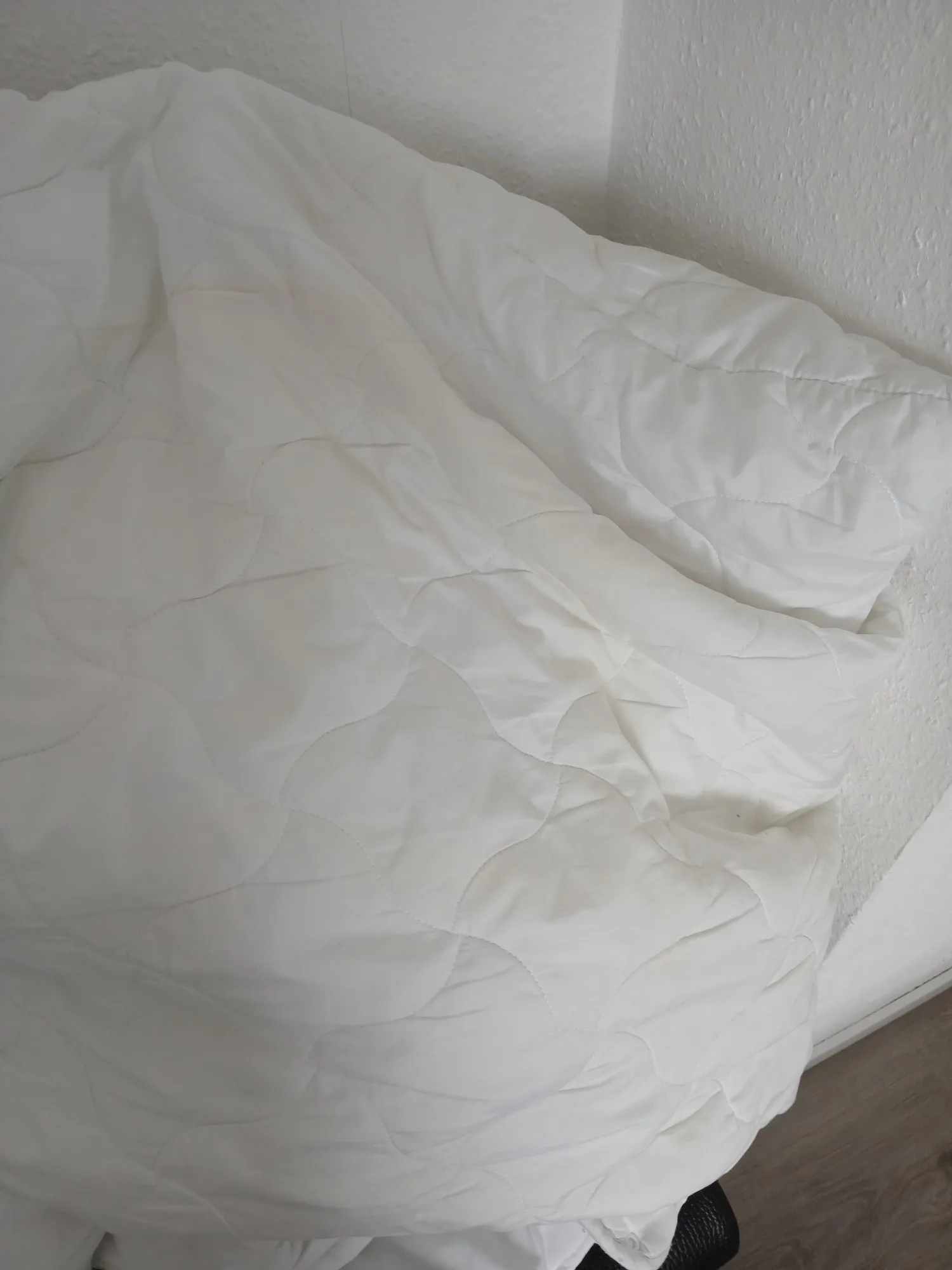 Schlafzimmer einer Ferienwohnung (vorher)
